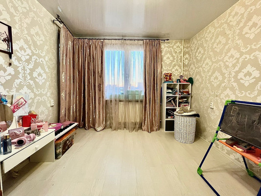 Продам трехкомнатную (3-комн.) квартиру, Витебский пр-кт, 61к5, Санкт-Петербург г