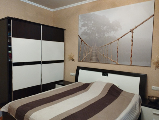 Продам многокомнатную квартиру, Луговая ул, 4к1, Симферополь г