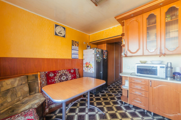 Продам многокомнатную квартиру, Ушакова ул, 16, Мурманск г