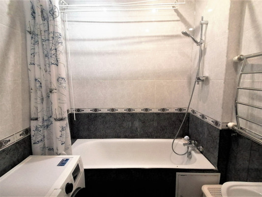 Продам трехкомнатную (3-комн.) квартиру, Курыжова (Южный мкр.) ул, 15к1, Домодедово г