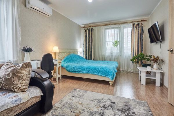 Продам двухкомнатную (2-комн.) квартиру, Черкасская ул, 64, Краснодар г