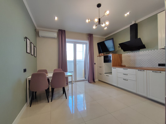 Продам трехкомнатную (3-комн.) квартиру, им. Володи Головатого ул, 174, Краснодар г