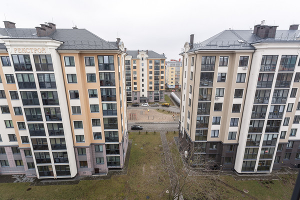 Продам двухкомнатную (2-комн.) квартиру, Каштановая аллея ул, 97, Калининград г