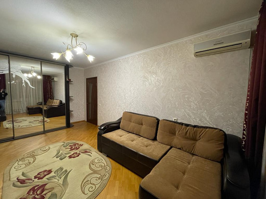 Продам двухкомнатную (2-комн.) квартиру, им. Калинина ул, 13к58, Краснодар г