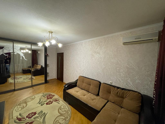 Продам двухкомнатную (2-комн.) квартиру, им. Калинина ул, 13к58, Краснодар г