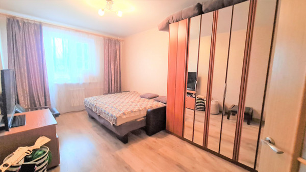 Продам двухкомнатную (2-комн.) квартиру, Родники мкр, 8, Знамя Октября п