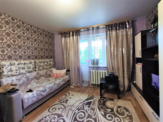 Продам двухкомнатную (2-комн.) квартиру, Макаренко ул, 9, Апшеронск г