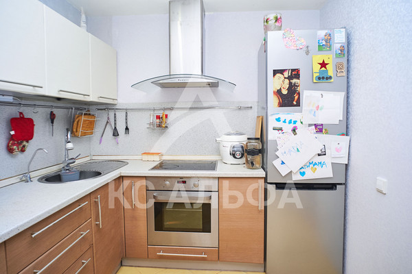 Продам трехкомнатную (3-комн.) квартиру, Октябрьский пр-кт, 371, Сыктывкар г