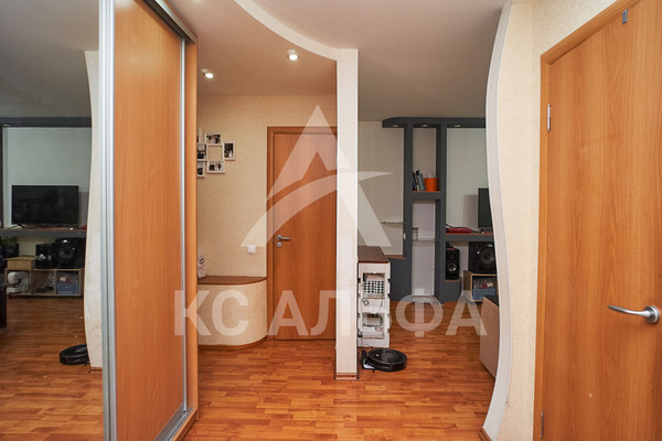 Продам трехкомнатную (3-комн.) квартиру, Октябрьский пр-кт, 371, Сыктывкар г
