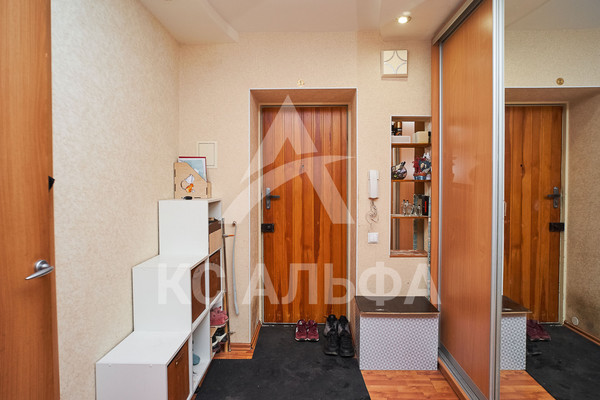 Продам трехкомнатную (3-комн.) квартиру, Октябрьский пр-кт, 371, Сыктывкар г