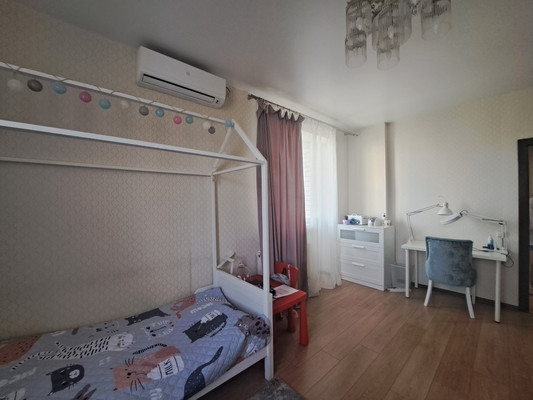 Продам двухкомнатную (2-комн.) квартиру, Героев-Разведчиков ул, 26/3, Краснодар г