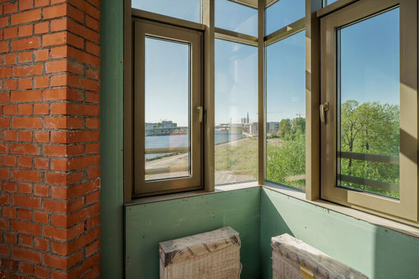 Продам трехкомнатную (3-комн.) квартиру, Петровский пр-кт, 2, Санкт-Петербург г