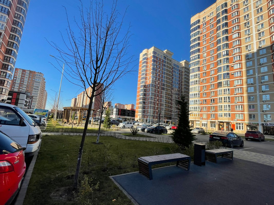 Продам двухкомнатную (2-комн.) квартиру, Героев-Разведчиков ул, 64кС, Краснодар г
