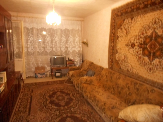 Продам трехкомнатную (3-комн.) квартиру, 60 лет Октября ул, 13/64, Симферополь г