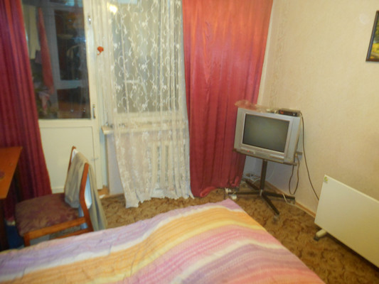 Продам трехкомнатную (3-комн.) квартиру, 60 лет Октября ул, 13/64, Симферополь г