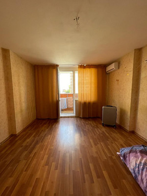 Продам трехкомнатную (3-комн.) квартиру, им. Калинина ул, 350к5, Краснодар г
