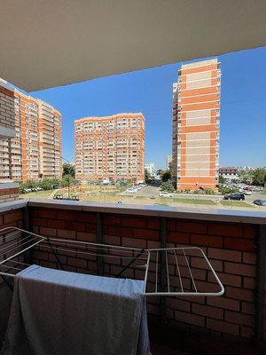 Продам трехкомнатную (3-комн.) квартиру, им. Калинина ул, 350к5, Краснодар г