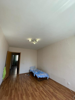 Продам трехкомнатную (3-комн.) квартиру, им. Калинина ул, 350к5, Краснодар г