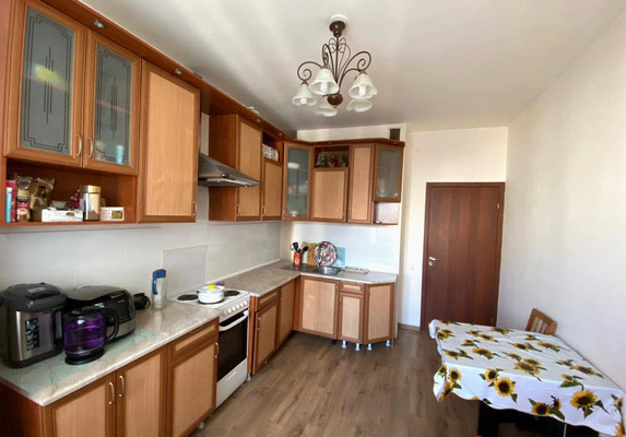 Продам трехкомнатную (3-комн.) квартиру, Ленинский пр-кт, 55к2, Санкт-Петербург г