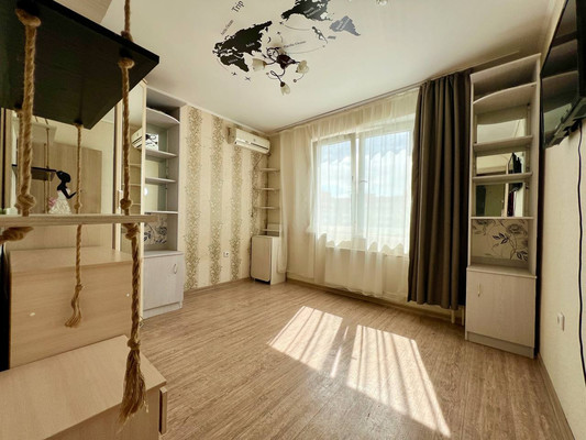 Продам двухкомнатную (2-комн.) квартиру, Черкасская ул, 62/1, Краснодар г