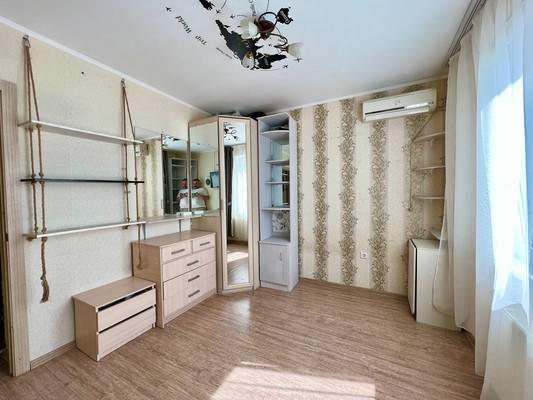 Продам двухкомнатную (2-комн.) квартиру, Черкасская ул, 62/1, Краснодар г