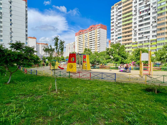 Продам двухкомнатную (2-комн.) квартиру, Черкасская ул, 62/1, Краснодар г