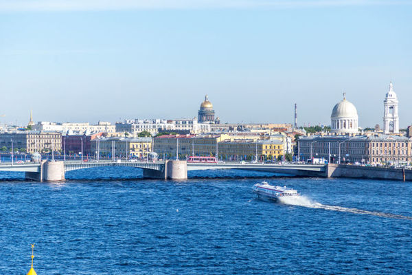 Продам трехкомнатную (3-комн.) квартиру, Петровский пр-кт, 2, Санкт-Петербург г