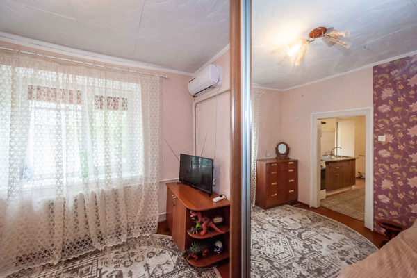 Продам двухкомнатную (2-комн.) квартиру, Красноармейская ул, 40, Симферополь г