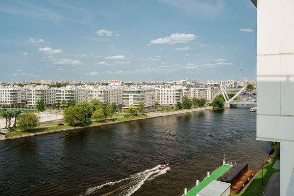 Продам многокомнатную квартиру, Ждановская ул, 45, Санкт-Петербург г