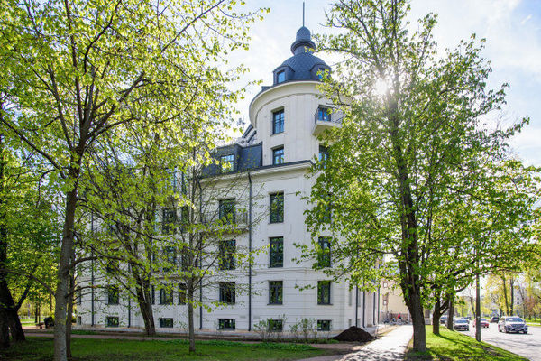 Продам многокомнатную квартиру, Крестовский пр-кт, 4, Санкт-Петербург г