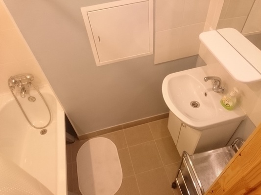 Сдам трехкомнатную (3-комн.) квартиру, Кирилловская ул, 18, Санкт-Петербург г