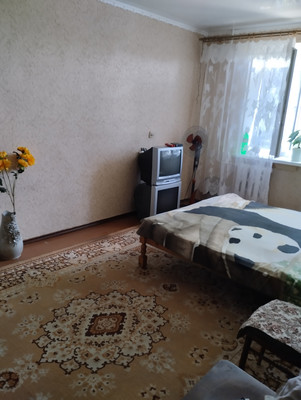 Продам трехкомнатную (3-комн.) квартиру, Ленина ул, 100, Волгодонск г