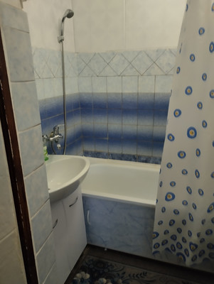 Продам трехкомнатную (3-комн.) квартиру, Ленина ул, 100, Волгодонск г