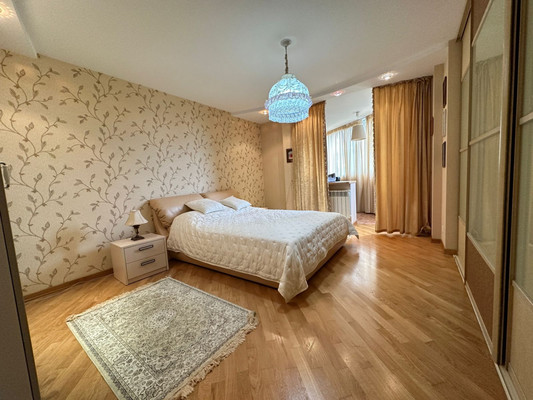 Продам многокомнатную квартиру, Трудовой Славы ул, 19/2, Краснодар г