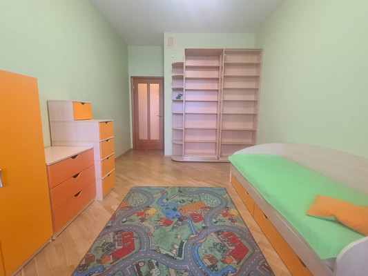 Сдам трехкомнатную (3-комн.) квартиру, Бассейная ул, 10, Санкт-Петербург г