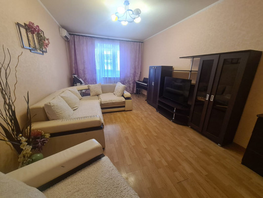 Продам двухкомнатную (2-комн.) квартиру, Орбитальная ул, 70/3, Ростов-на-Дону г