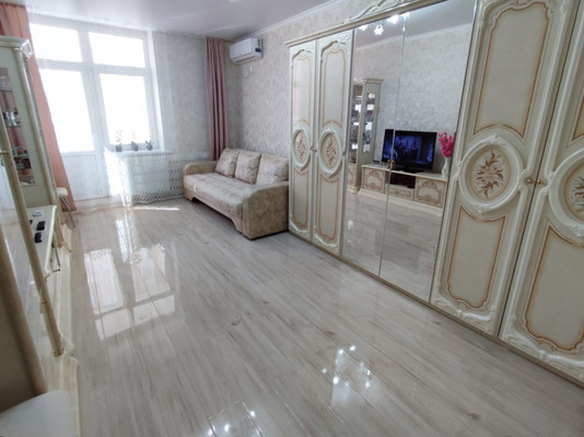 Продам двухкомнатную (2-комн.) квартиру, им. Героя Яцкова И.В. ул, 19, Краснодар г