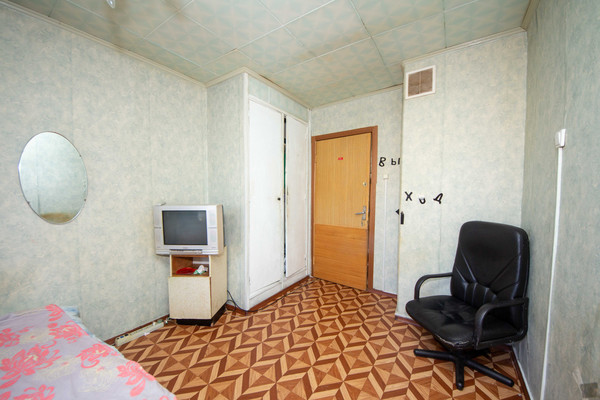 Продам комнату в 11-комн. квартире, Богатырский пр-кт, 11, Санкт-Петербург г