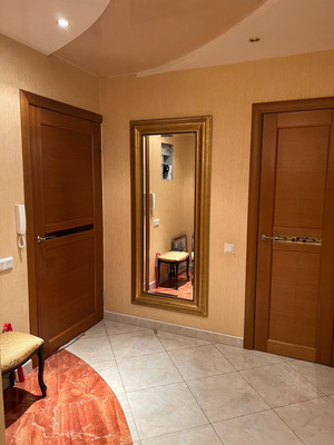 Продам многокомнатную квартиру, Десятинная ул, 3, Великий Новгород г