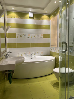 Продам многокомнатную квартиру, Десятинная ул, 3, Великий Новгород г