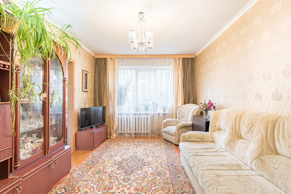 Продам трехкомнатную (3-комн.) квартиру, Восстания ул, 51, Казань г