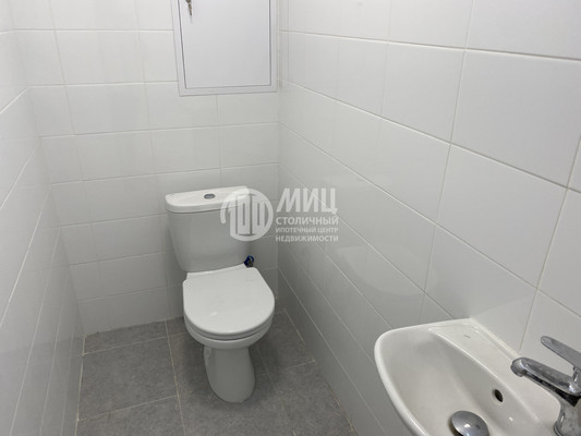 Продам трехкомнатную (3-комн.) квартиру, Михайлова ул, 30Ак1, Москва г