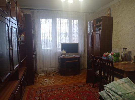 Продам трехкомнатную (3-комн.) квартиру, Дмитровская ул, 38, Базарово д