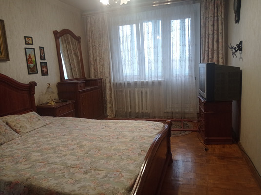Продам трехкомнатную (3-комн.) квартиру, Дмитровская ул, 38, Базарово д
