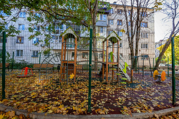 Продам трехкомнатную (3-комн.) квартиру, Менделеева ул, 8-10, Симферополь г