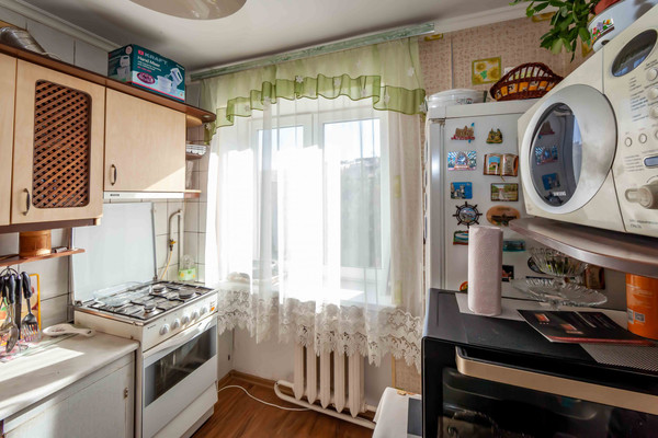 Продам трехкомнатную (3-комн.) квартиру, Менделеева ул, 8-10, Симферополь г