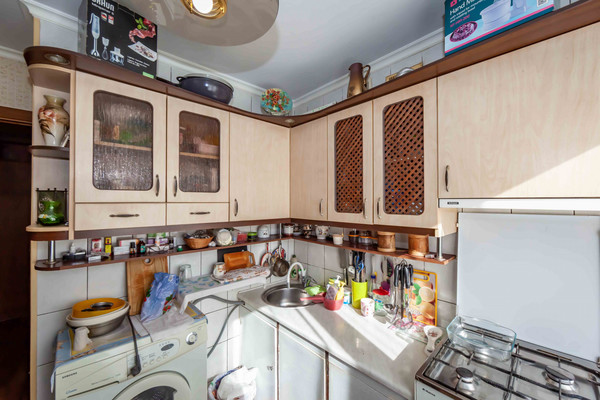 Продам трехкомнатную (3-комн.) квартиру, Менделеева ул, 8-10, Симферополь г