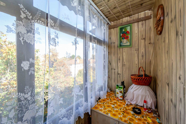 Продам трехкомнатную (3-комн.) квартиру, Менделеева ул, 8-10, Симферополь г