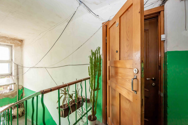 Продам трехкомнатную (3-комн.) квартиру, Менделеева ул, 8-10, Симферополь г