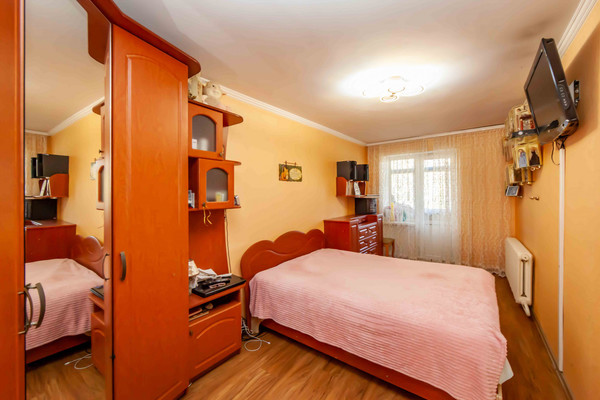 Продам трехкомнатную (3-комн.) квартиру, Менделеева ул, 8-10, Симферополь г
